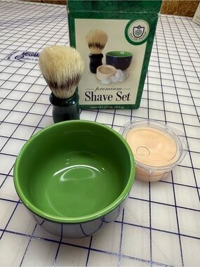 PREMIUM SHAVE SET by Van Der Hagen New